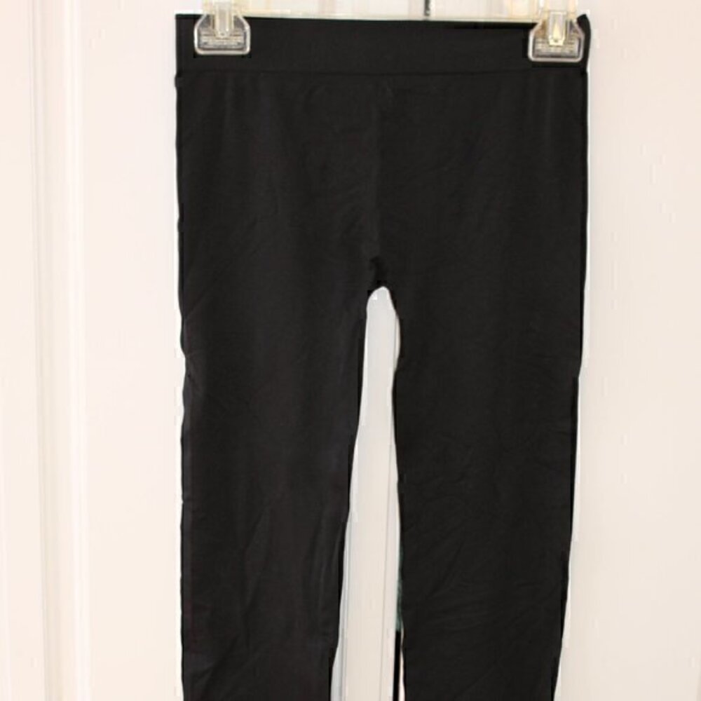 Pink Rose Black Capri Leggings